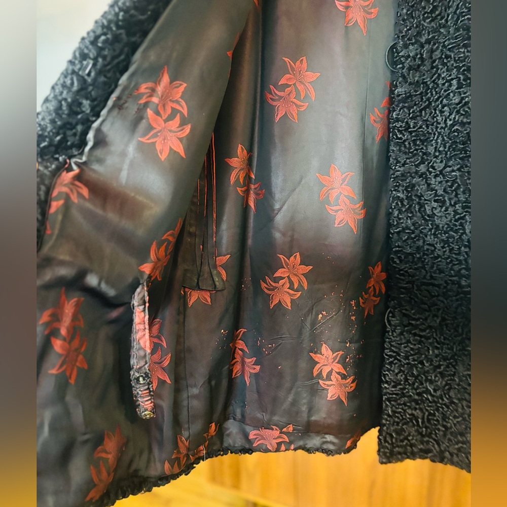 VTG 1950 Black Astrakhan Lamb Fur Coat | Made in Quebec by Fernand Émond - Picture 5 of 15